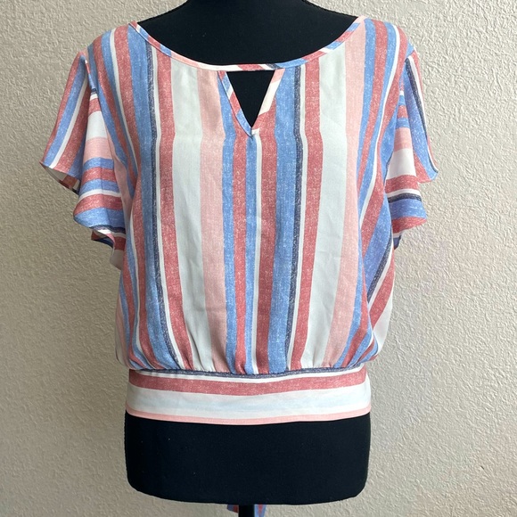 BCX Tops - Flutter Sleeve Tie Back Cropped Junior's Top (Multi
Distressed Stripe)